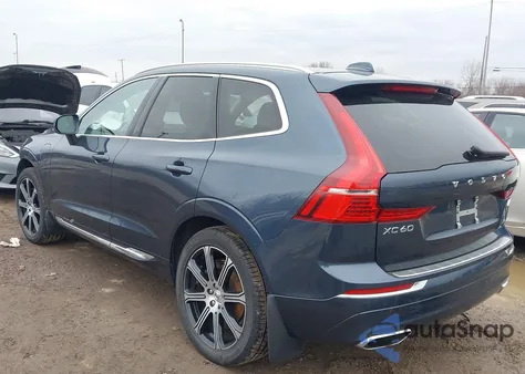 2021 Volvo Xc60 Recharge Plug-In Hybrid T8 Inscription z USA, uszkodzony, nr VIN YV4BR0DL2M1675445